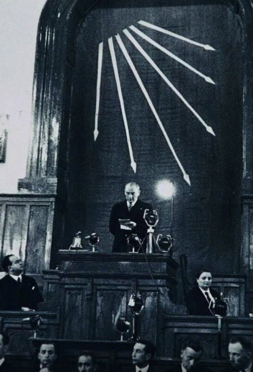 Umutsuz durumlar yoktur. Umutsuz insanlar vardır. Ben hiçbir zaman umudumu yitirmedim. 

- Mustafa Kemal Atatürk