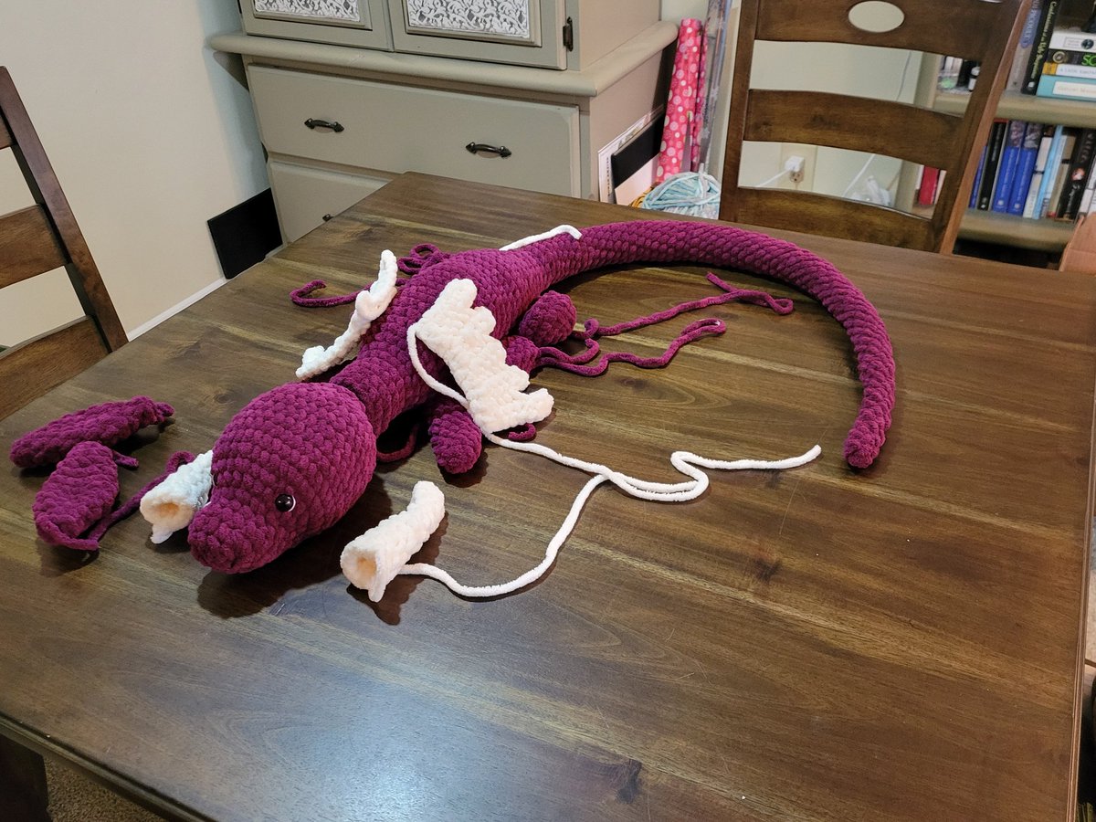 I'm so obsessed with this baby dragon I'm working on 🥺

Pattern by @/redmills_crochet on instagram

#crochet #crochetlife #amigurumi #handmade #babydragon #dragon