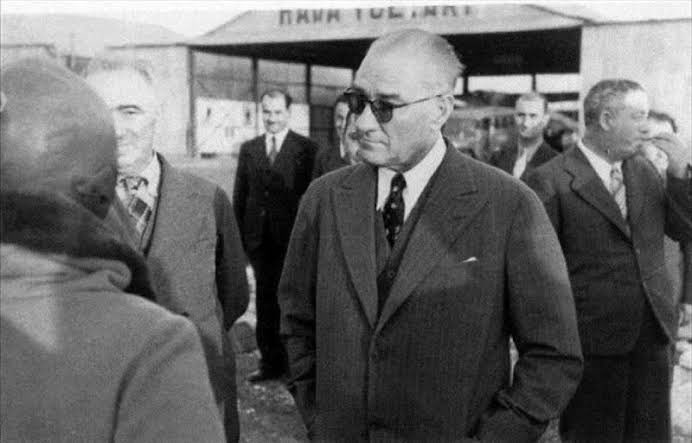 stanbulartevent's tweet photo. "Umutsuz durumlar yoktur. Umutsuz insanlar vardır. Ben hiçbir zaman umudumu yitirmedim." (Mustafa Kemal ATATÜRK) https://t.co/5DZQwCf4QQ