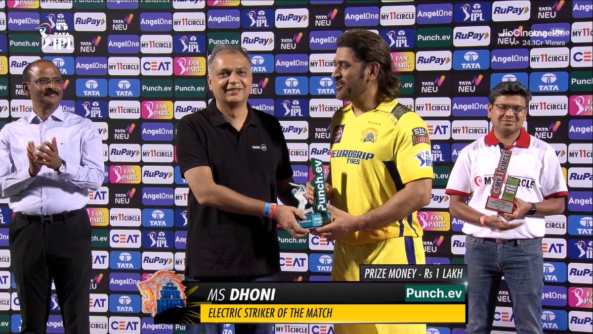 MS DHONI WON ELECTRIC STRIKER AWARD.