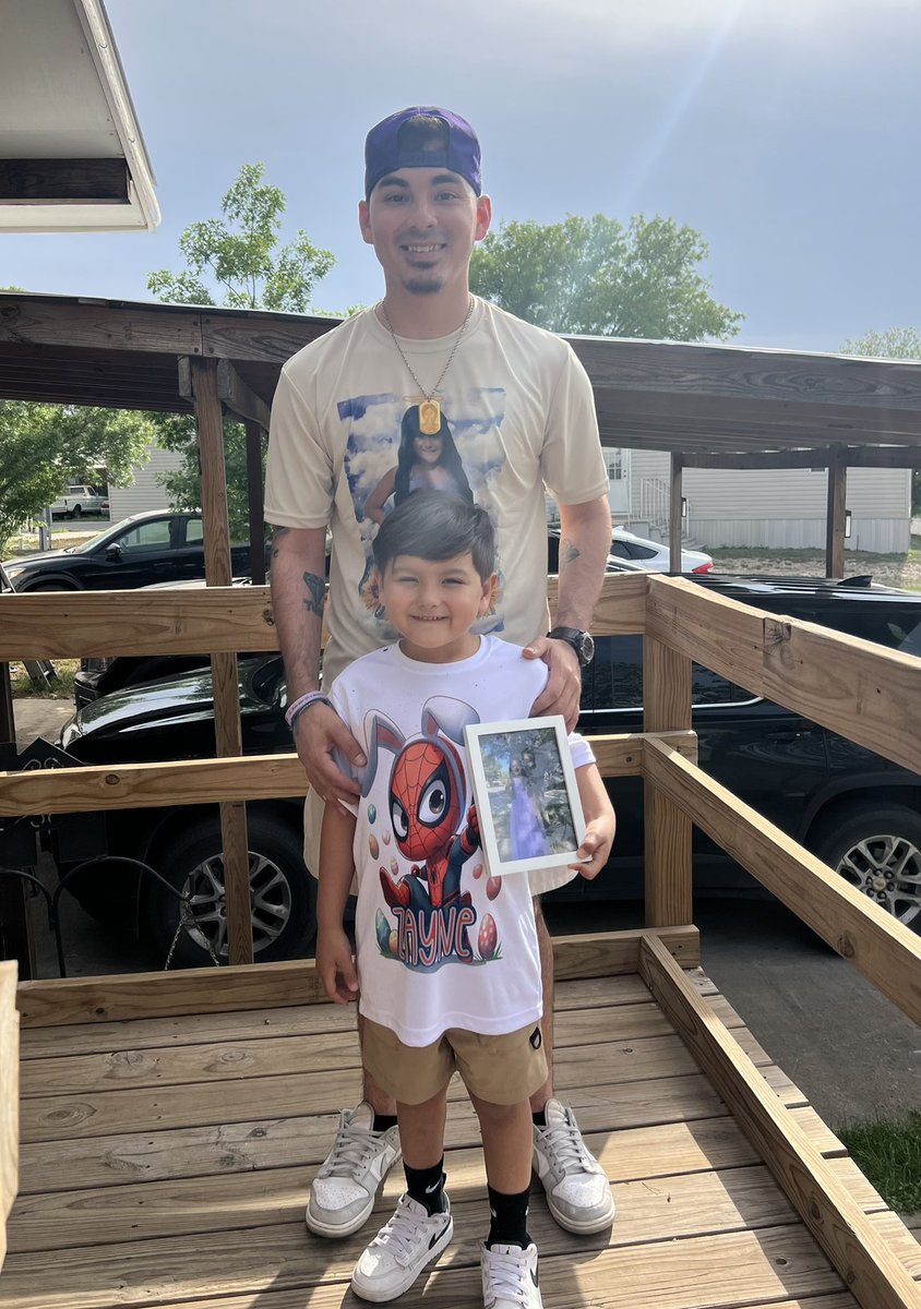 Hope everyone had a great Easter weekend from mine to yours. 
Ps I see your ray of sunshine wanting to be in the picture my love 💜 #amerieforever