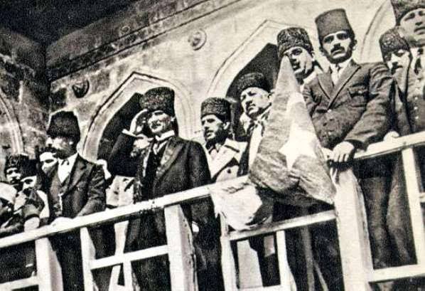 Emekli balkonun sahibini belirledi…!