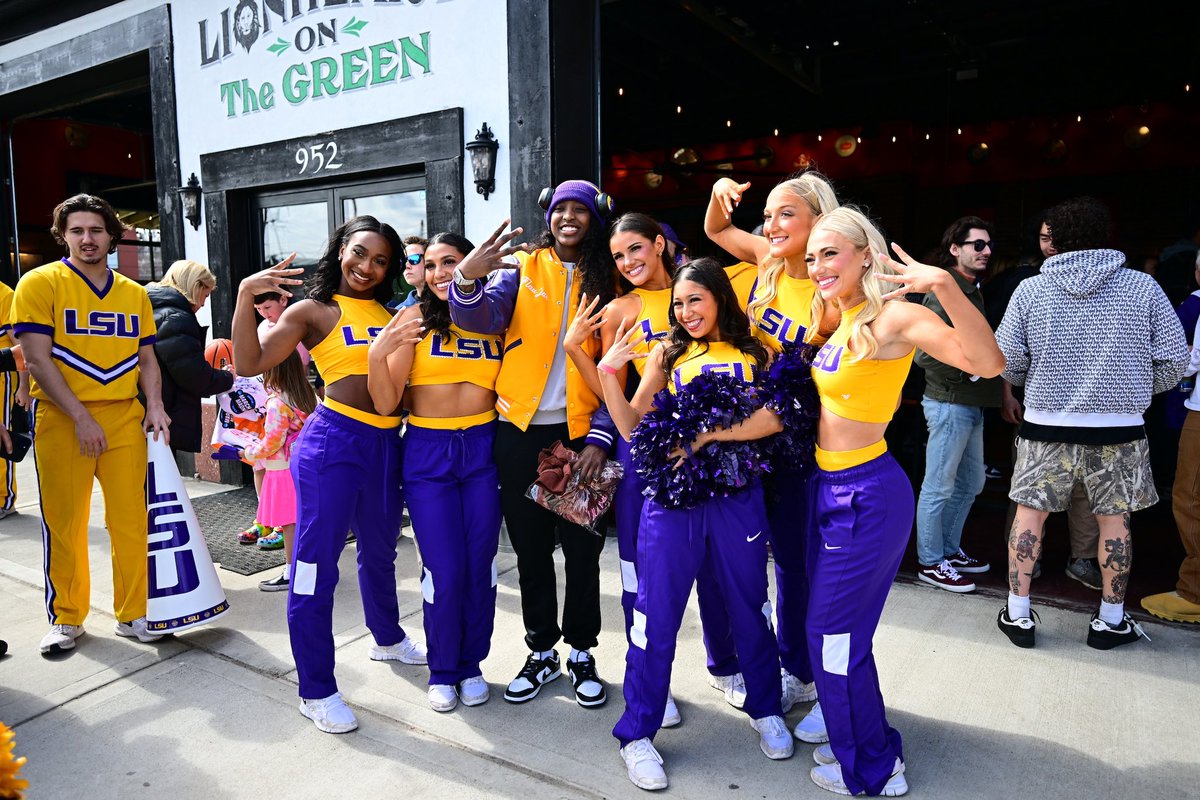LSUwbkb's tweet photo. Couldn’t do it without @LSUCheer and @LSUTigerGirls 💜💛 https://t.co/DymWjN6ARC