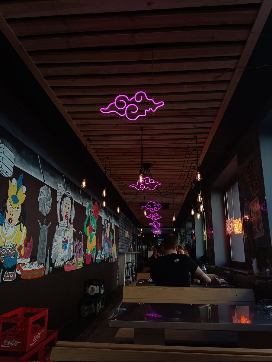 Ммм, їсти рамен після того, як тобі зранку зробили хеппі хаус 🤌
П.с. мати хвора й тільки бити та кричати й може