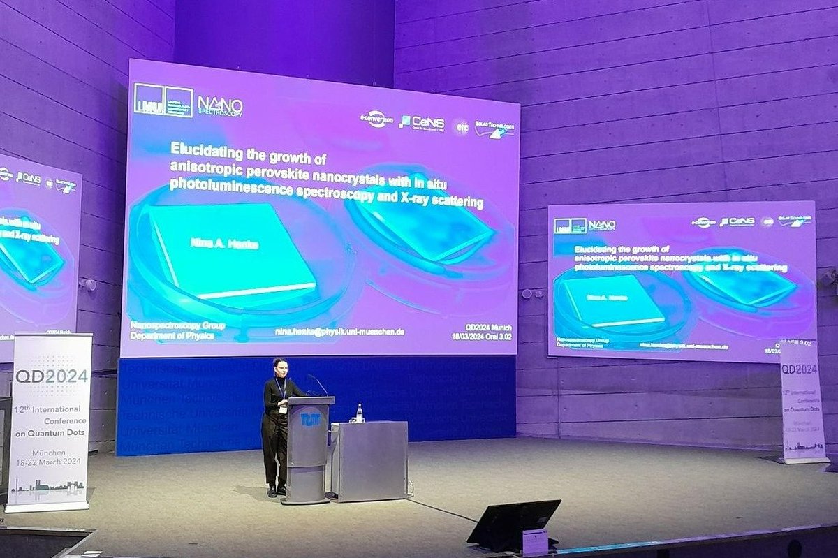This is our PhD student Nina Henke at #QD2024 last week presenting her latest work, in which she unravels the growth of anisotropic perovskite nanocrystals using in-situ photoluminescence spectroscopy and X-ray scattering techniques. Well done, Nina!