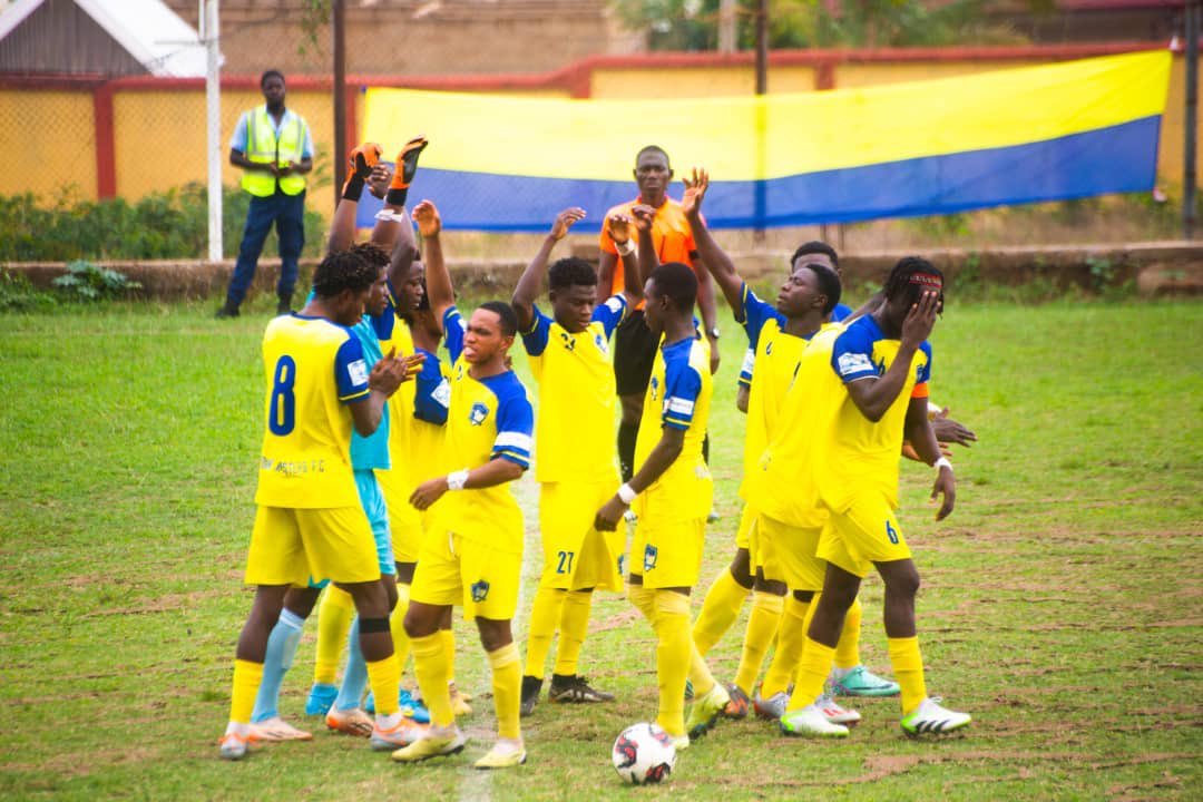 Youngapostlesfc's tweet photo. CLUB FRIENDLY ✍️✍️✍️✍️
Full time played at Duayaw Nkwanta
@Rainmakers 1:2 #YAPFC
#Huzaif Iddrisu ⚽ (5minutes)
#Emmanuel Yeboah ⚽ (90+4)
#YAFC #AgyaNaWoTumi #VisitWenchi
@AnimSammy @AccessBankGhana @DivisionOneGH https://t.co/fJl5Cv27L0