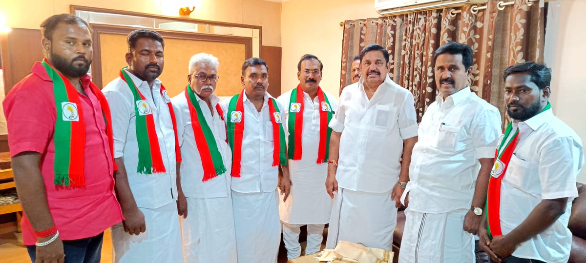 அனைத்திந்திய அண்ணா 
திராவிட முன்னேற்றக் கழகத்தின்
நாகை தொகுதி வேட்பாளர் அறிமுக கூட்டத்திற்கு வருகை புரிந்த 
கழக பொதுச் செயலாளர் #திரு.#எடப்பாடி.#பழனிச்சாமி அவர்களை..
வளரும் தமிழகம் கட்சியின்
நிறுவனத் தலைவர்
<a href="/Pattabiramanoff/">Balai.Pattabiraman</a>
அவர்கள் மரியாதை நிமித்தமாக சந்தித்தார்!
<a href="/EPSTamilNadu/">Edappadi K Palaniswami-SayYEStoWomenSafety&AIADMK</a>