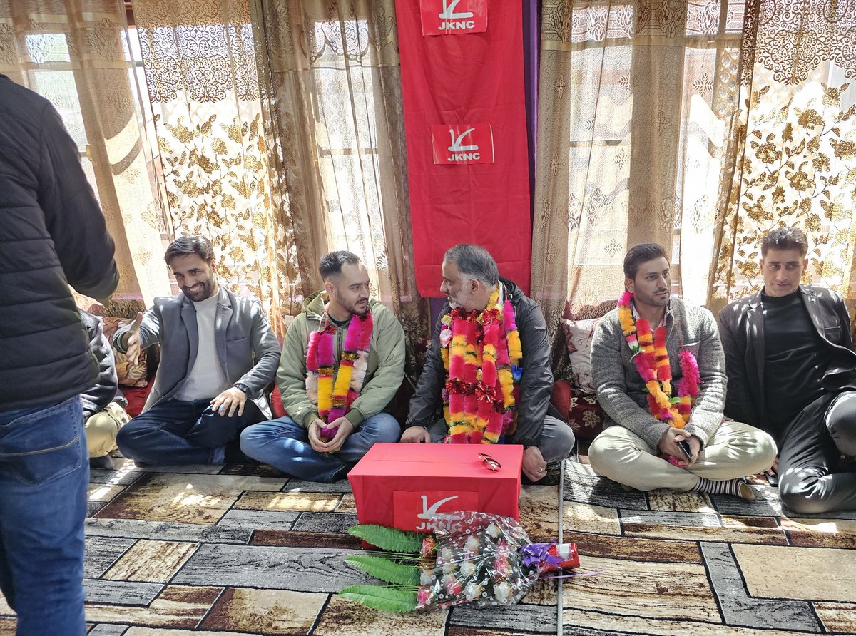 im_waqarkhan's tweet photo. Big thanks to Provincial President JKYNC @salmanalisagar sb for gracing our meeting with his inspiring words today in Baramula.Special thanks to host @AdvNeelofar ji, VP @IqbalNabi15 , DP's @Adv_A_R_Malik, #Khursheed sb and all zonal members for joining us. https://t.co/5lJdWMwh91