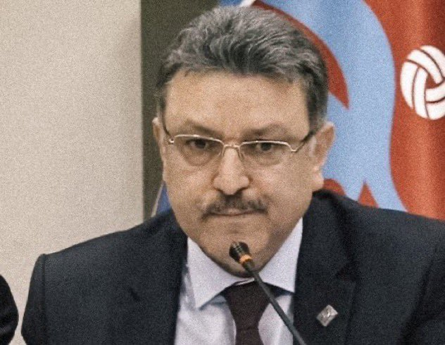 Trabzon'u kazanacaksınız diye Türkiye'yi verdiniz.

Fenerle kimse başa çıkamaz.