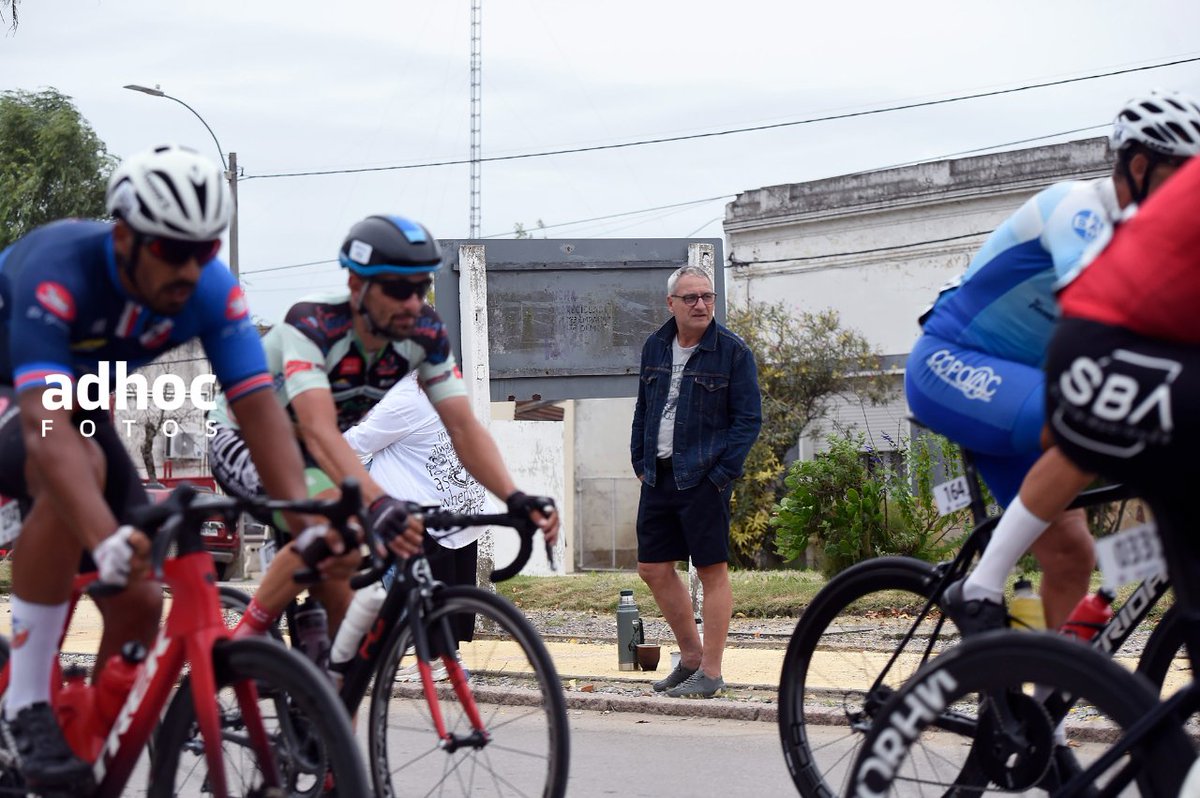 adhocFOTOS tweet media