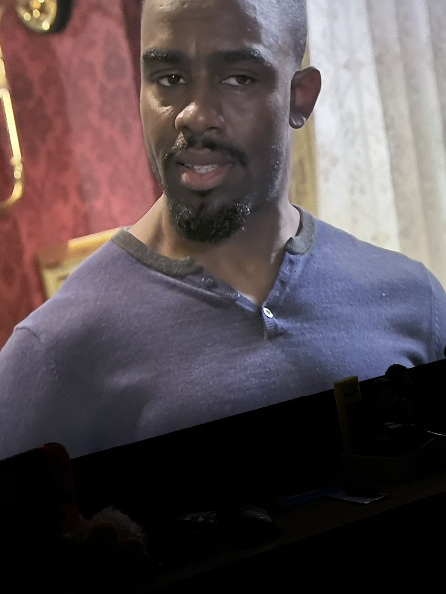 Having a chilled Easter Sunday watching #classiceastenders and look who I spy 💙 @ChuckyVenn xx