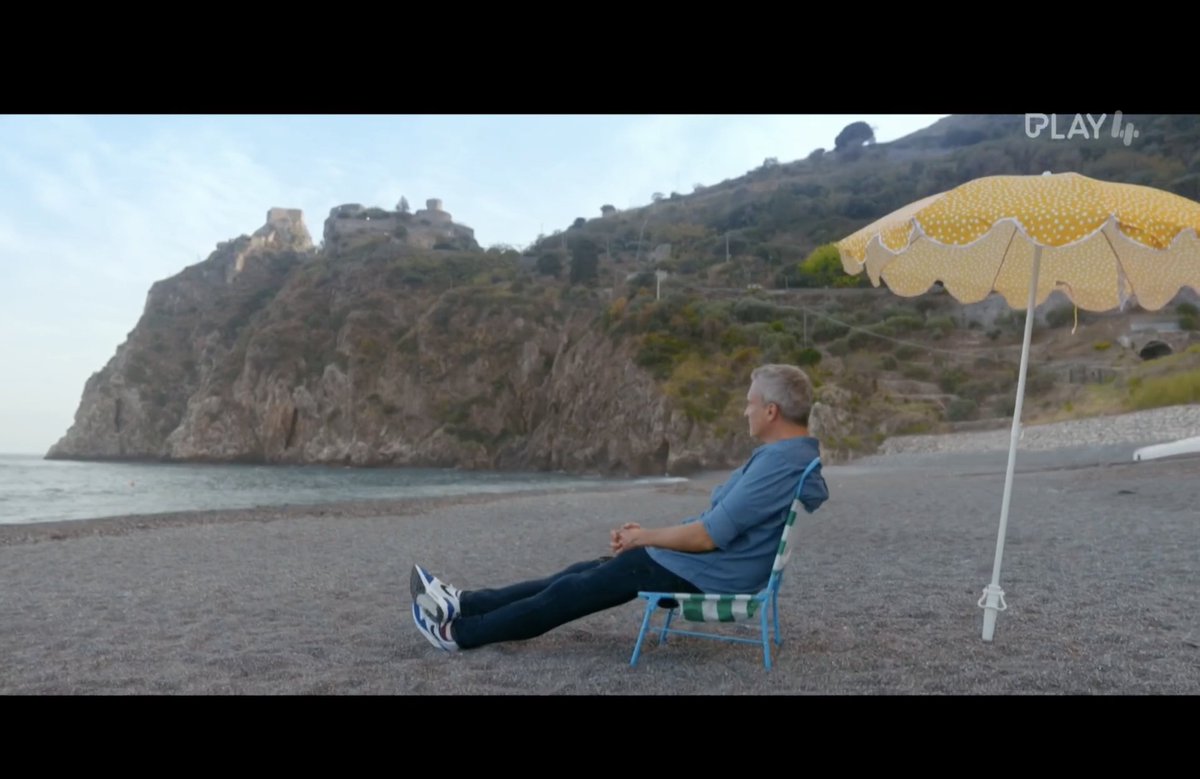 #DeMol 
De LO-leerkracht: "ALLEZ HUP RAPPER LOPEN!!!"
Ook de LO-leerkracht: