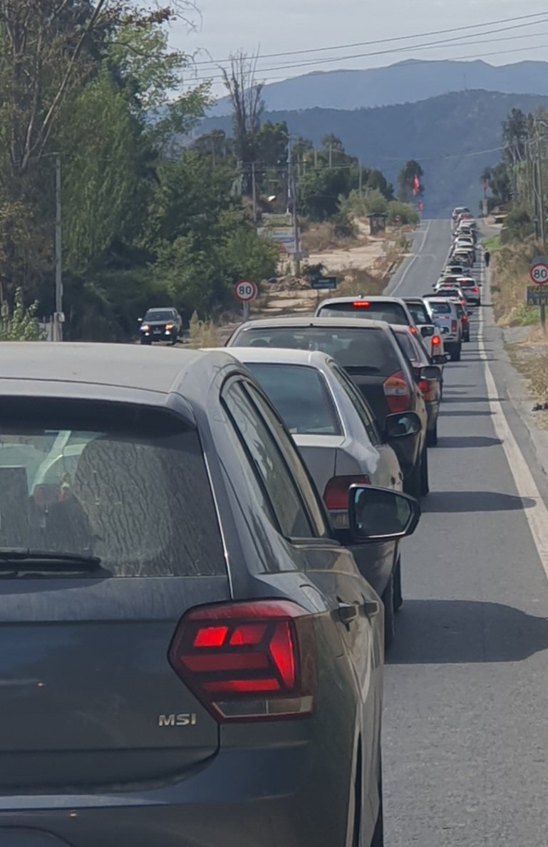 FcoOrellanaI's tweet photo. Como siempre, porque es SIEMPRE, taco kilometrico.
Ruta G-60 (San Pedro a Melipilla) 14.40 hrs
#Melipilla @munimelipilla @SanPedroMuni @GobernacionStgo @mop_chile
#ZonaOlvidada #SinInversion #AquiNoLlega https://t.co/x2axOz1Buu