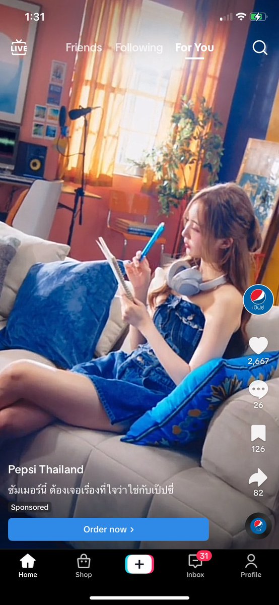 elevenene's tweet photo. เจอโฆษณาในติ้กต่อกด้วย เป๊ปซี่น่ารักกก

@nnenevader @PepsiThailand 
🖤💙

#เป๊ปซี่พาพ้อกสีมาซ่ากับเนเน่ 
#PEPSIXPROXIEXNENE
#nenevader  #เนเน่ #nene
#เนเน่พรนับพัน #Nene郑乃馨 https://t.co/RICVZzhrhY