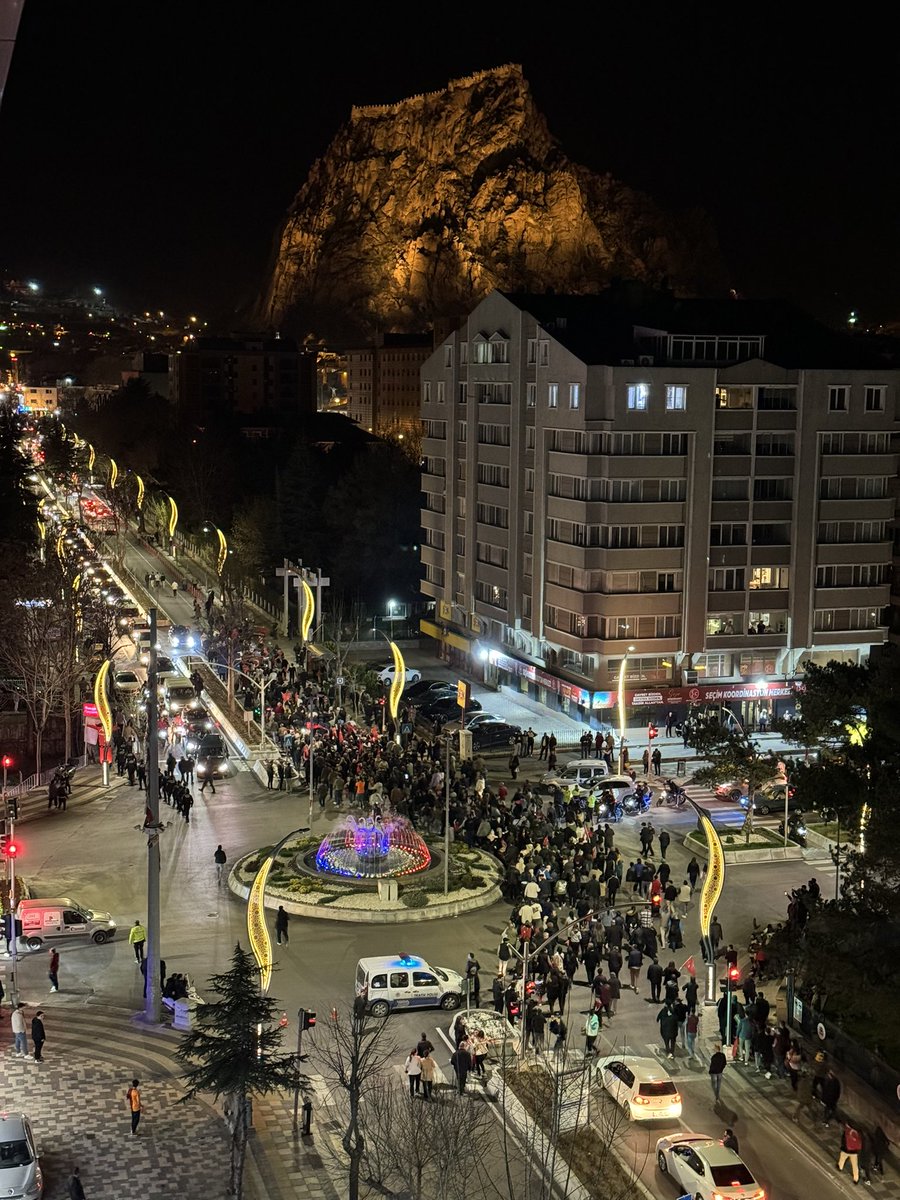 AFYON SOKAKLARINDA HERKES TEK BİR AĞIZDAN “YAŞA MUSTAFA KEMAL PAŞA YAŞA” ❤️