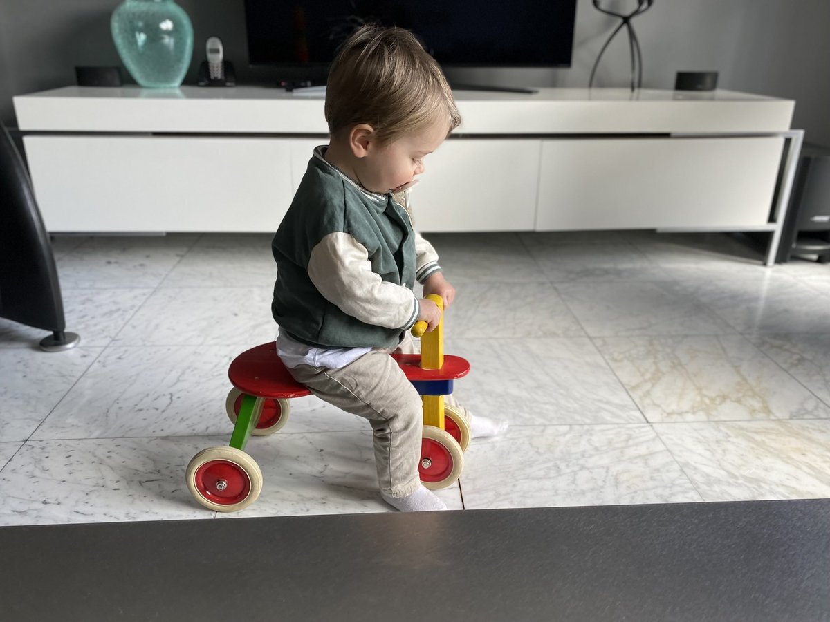 MartinDePooter's tweet photo. Onze kleinzoon Liam gestart met de loopbaan van zijn leven. De eerste stapjes zijn daarvoor gezet. Als optie ook rijvaardigheid meegenomen. Mooi Liam, je kan het! #start #loopbaan #stap #eerstestappen #rijvaardigheid #oppas #dankbaar #kleinzoon #liam #opa #oma #opaoma #dankbaar https://t.co/RL3kw7E44x