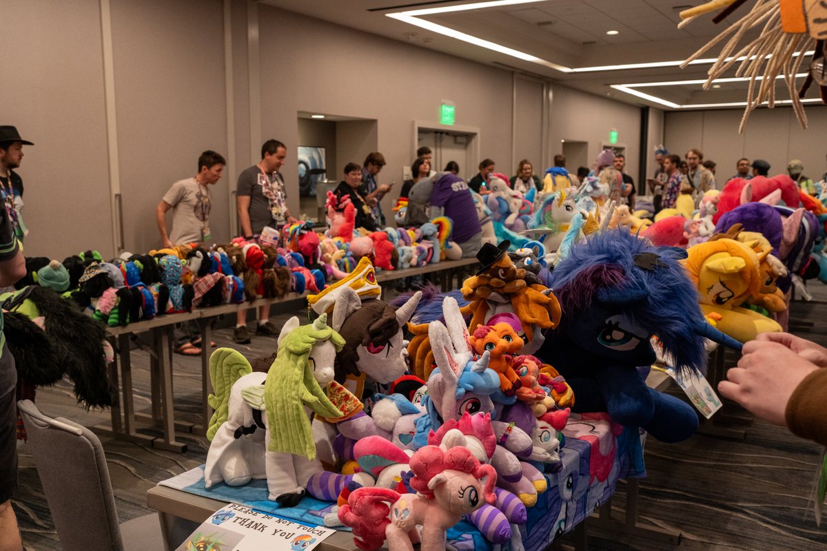 lightflux_'s tweet image. Million dollar room at @BABSCon