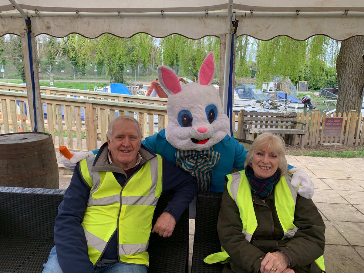 Many thanks to everyone at the Grove Ferry Inn for helping with the fundraising! After all the fun, games and Easter Egg hunt, Leah, aged six, drew the winning ticket for the Easter basket. Happy Easter folks!#eastergroveferry #eastercanterbury #easteregghunt #lionseaster📷