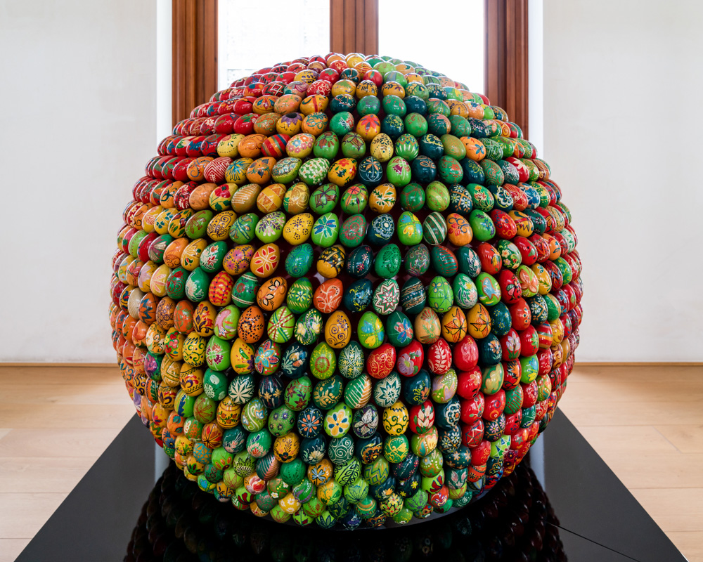 womensart1's tweet image. 'Sphere of Good and of Spiritual Renaissance' by contemporary Ukrainian artist Oksana Mas. Based on Pysanka, a Ukrainian female led custom of decorating eggs with specific colours and symbols, which are given as gifts at Easter time #WomensArt