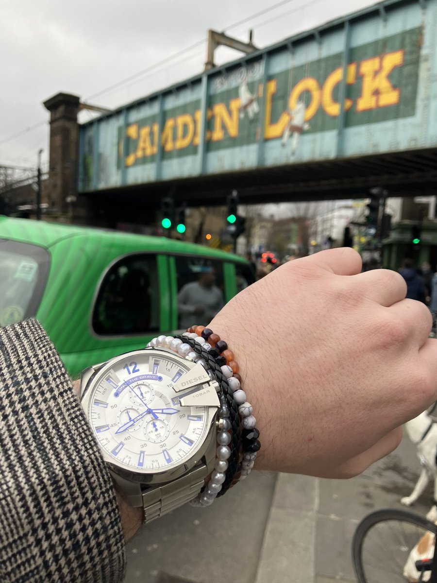 Cheeky trip to London with the Diesel mega chief! #gaywatchfetish #dieselwatch 🥵🔥🥵