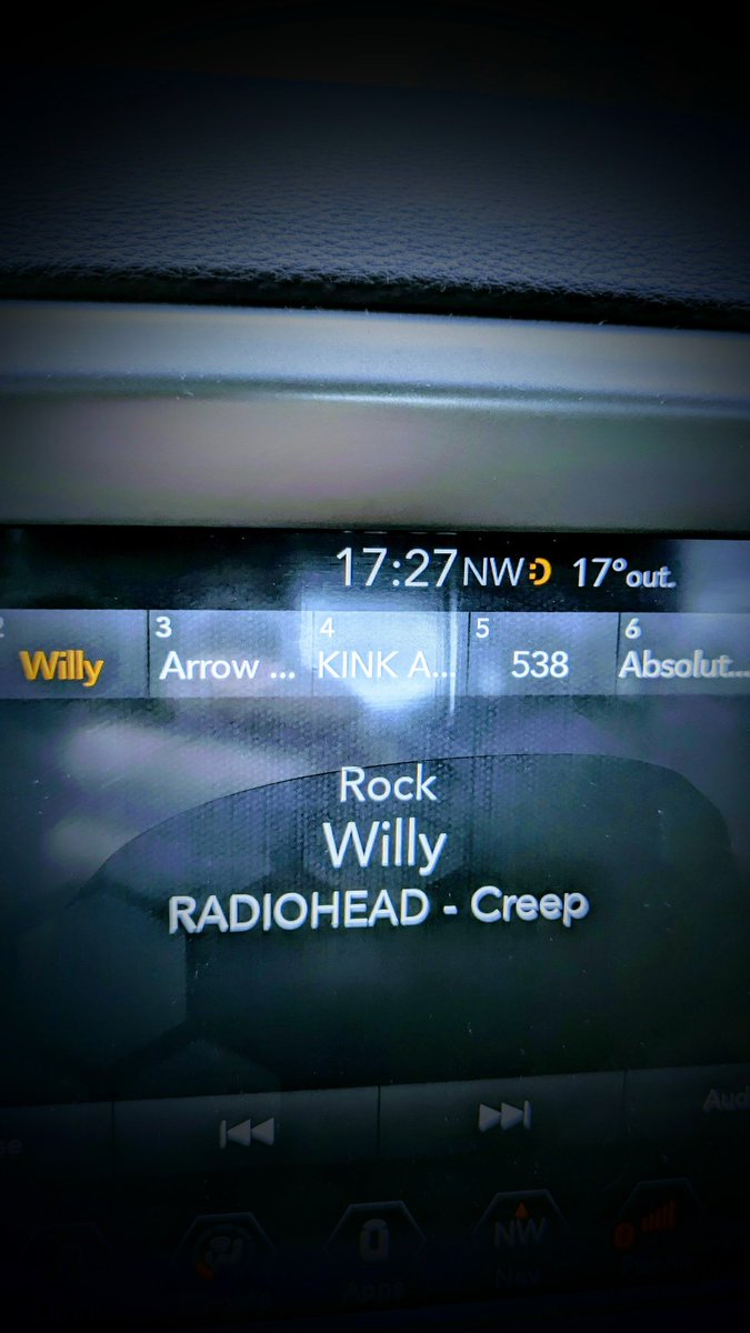 JosePrada77's tweet photo. De camino a casa en la autopista, de repente  estamos todos parados y suena esto en Willy 🤔, en el coche junto a mí veo a una mujer cantando, así que pensé que podría hacerlo mejor 😆 https://t.co/vzSiZGTFPQ