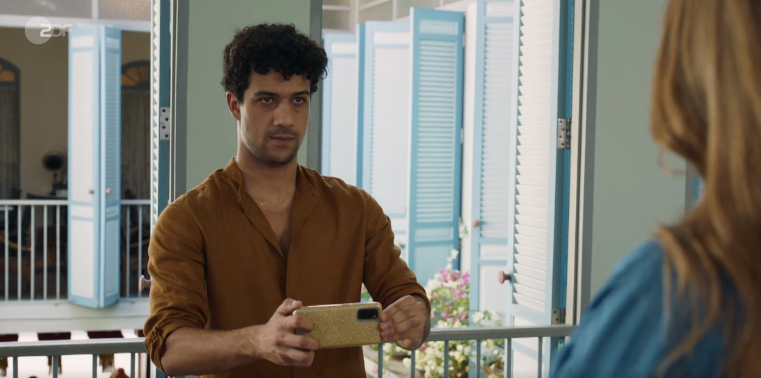 Traumschiff's tweet image. #Traumschiff im @ZDF – hier filmt der Influencer noch quer.