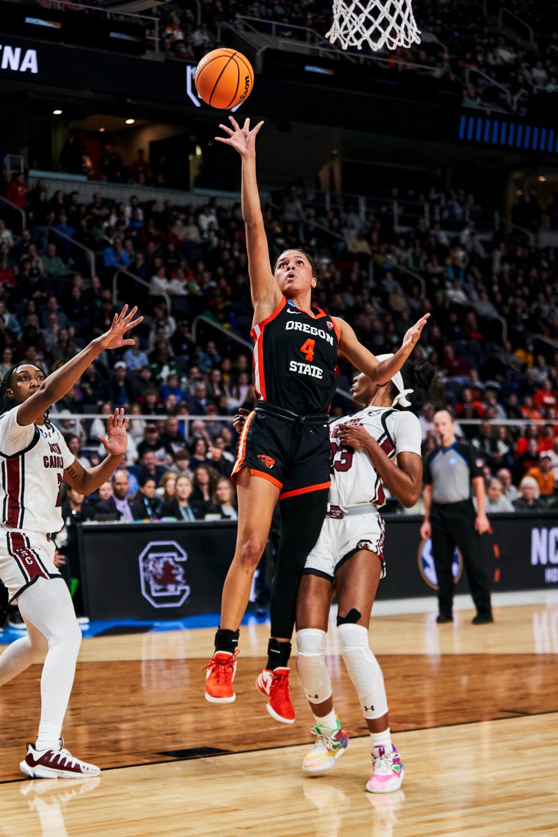 Balanced attack ⚖️ Four in double figures midway thru the fourth. #GoBeavs