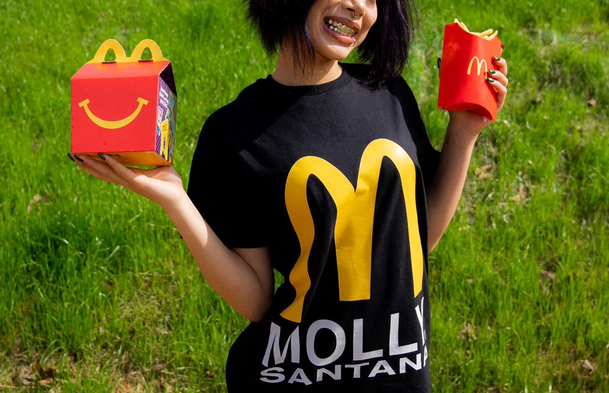 molly merch ? https://t.co/UKlXqc4TuR