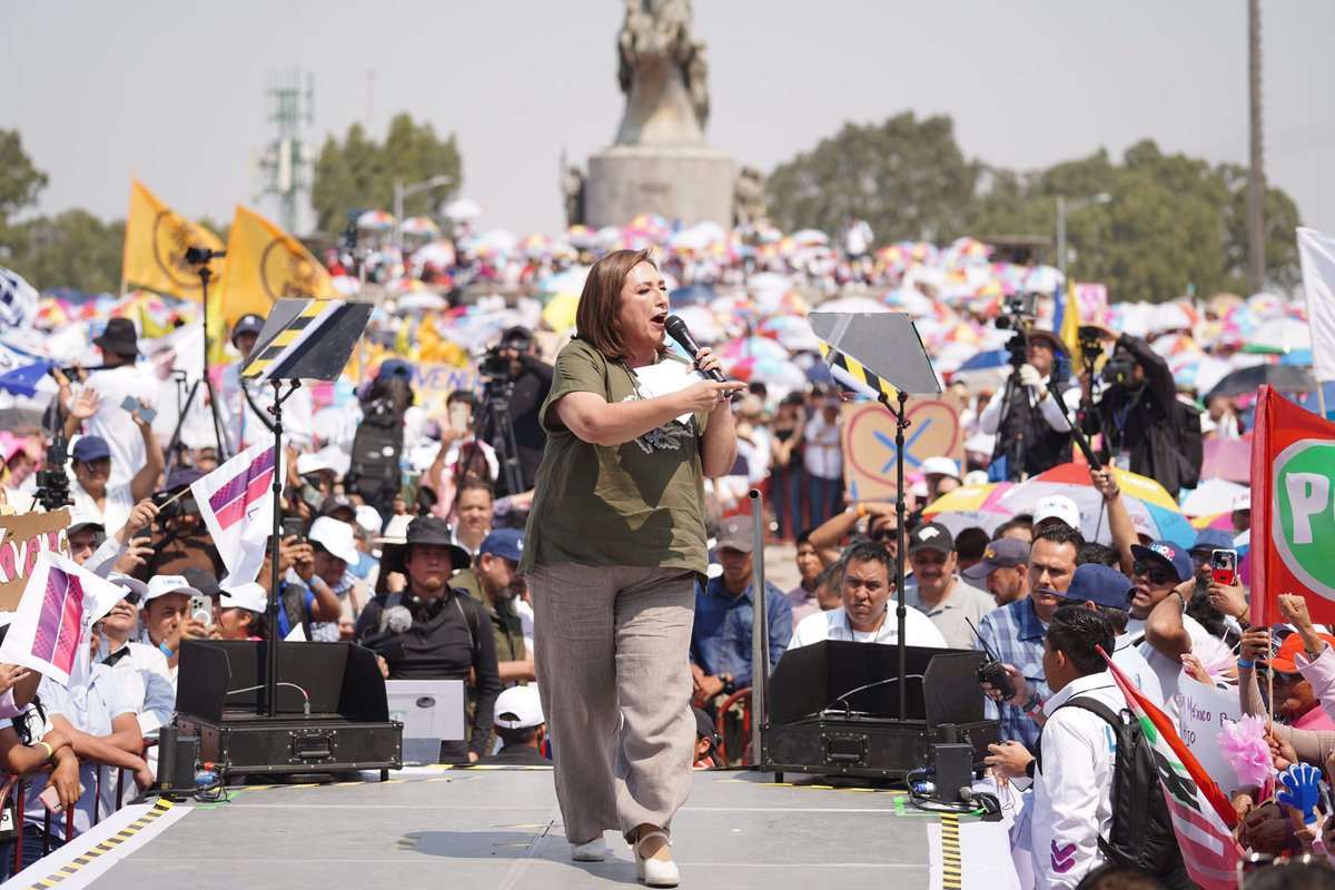 AccionNacional's tweet photo. ¡Gran arranque de campaña en Puebla!

@eduardorivera01 corregirá el rumbo del estado, @marioriestra consolidará el cambio en la capital y @XochitlGalvez se convertirá en presidenta de México🤞🏼🇲🇽

#LlegóLaHora 
#LaloGobernador 
#MxSinMiedo 
#ContigoVieneLoMejor https://t.co/JDwBkhTEk9