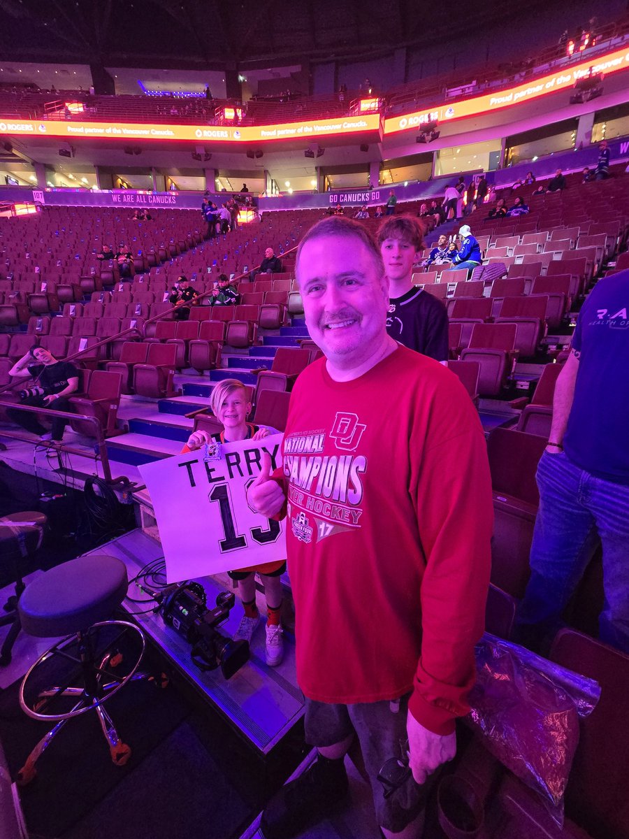 ronNcaphill's tweet image. Sup 😉🏒👍 @bkmacneill @DU_Hockey?

Nice #GoPios morning, eh?

PS Headed to see a Pioneers great this afternoon - won a World Juniors 🏆 and a national championship 🏆 in the same year. Just like Zeev is striving for.

#TheProscess