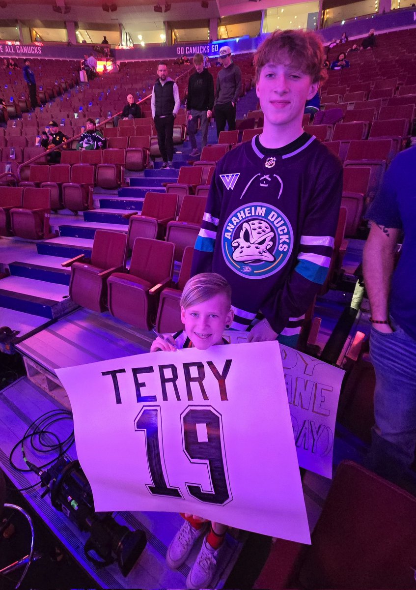 ronNcaphill's tweet image. Sup 😉🏒👍 @bkmacneill @DU_Hockey?

Nice #GoPios morning, eh?

PS Headed to see a Pioneers great this afternoon - won a World Juniors 🏆 and a national championship 🏆 in the same year. Just like Zeev is striving for.

#TheProscess