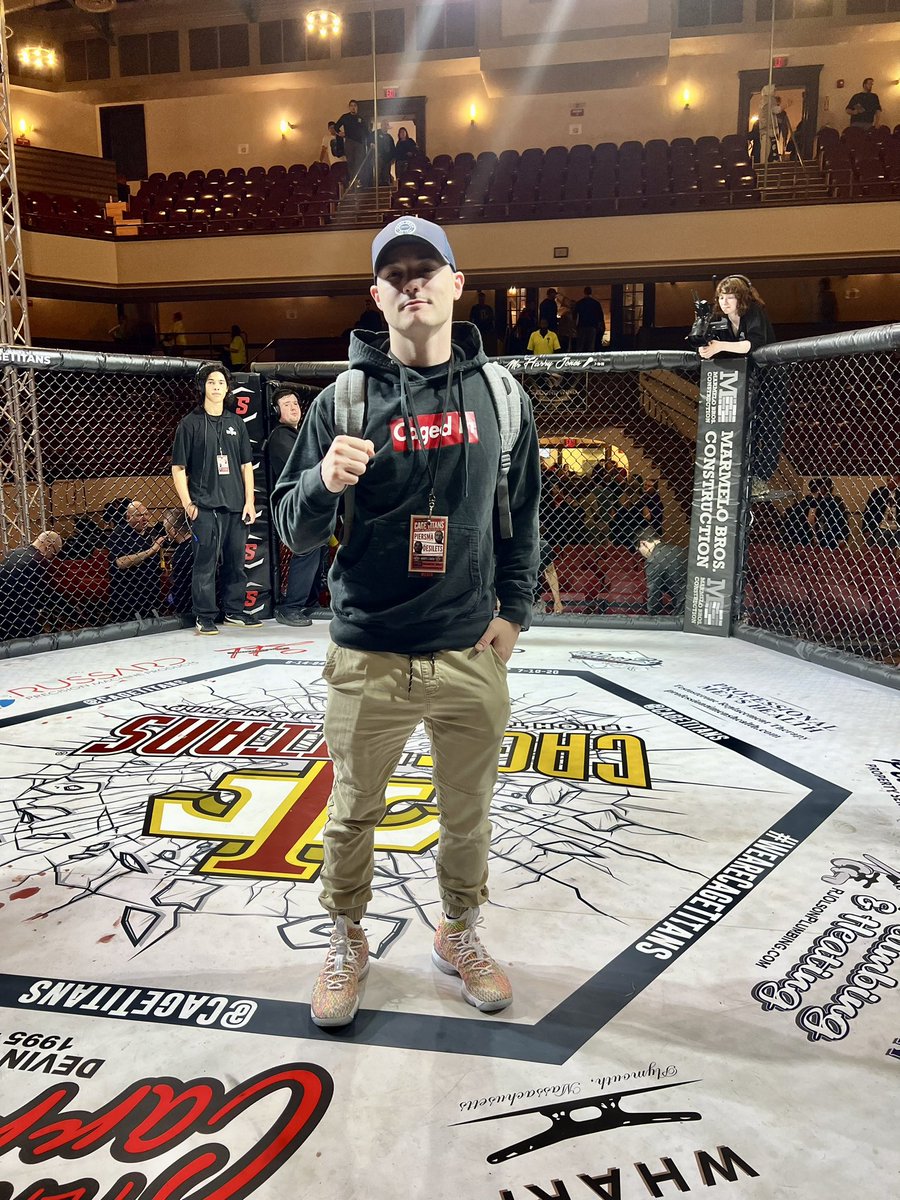 CagedInMMAPod's tweet photo. Another @CageTitans event in the books 🤝 #CTFC64
See ya in May 🎙️ #CagedIn https://t.co/APddVfw3Jb