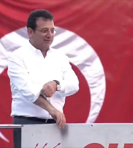 1 cumhurbaşkanı, 1 belediye başkan adayı, 17 bakan, 264 milletvekili, 1 astronot, Alişan ve Cengiz Kurtoğlu’nu yenen o adam! #EkremBaşkan  <a href="/ekrem_imamoglu/">Ekrem İmamoğlu</a> 💪 🫶🥳🥳❣️🤘