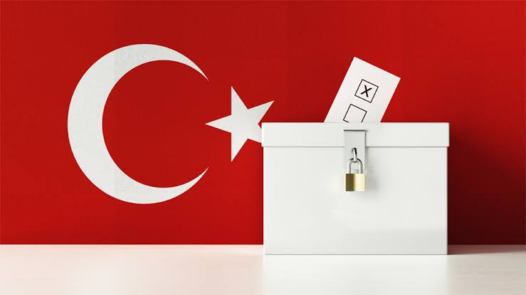 Türkiye yerel seçim tercihini yaptı. 
Kazanan kim olursa olsun. 
Unutmasın ki. O makama ayrım yapmadan vatandaşlara hizmet için geliyorlar.
Sonuçlar hayırlı olsun.. 
#seçim
#sonuç 
#hizmet