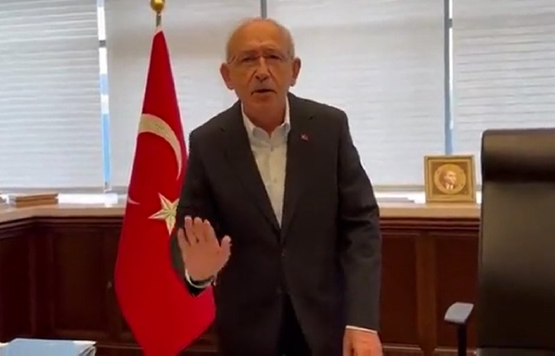 Demek ki 'aday doğru, halk yanlış' değilmiş. Bu gözü dönmüş ihtiyarın AKP eskilerine vekillik dağıtarak tatmin ettiği adaylık ihtirası yerine seçmenin makûl talepleri belirleyici olsaymış 15 Mayıs'ta genç intiharları yerine bambaşka şeyler konuşuyor olabilirmişiz.