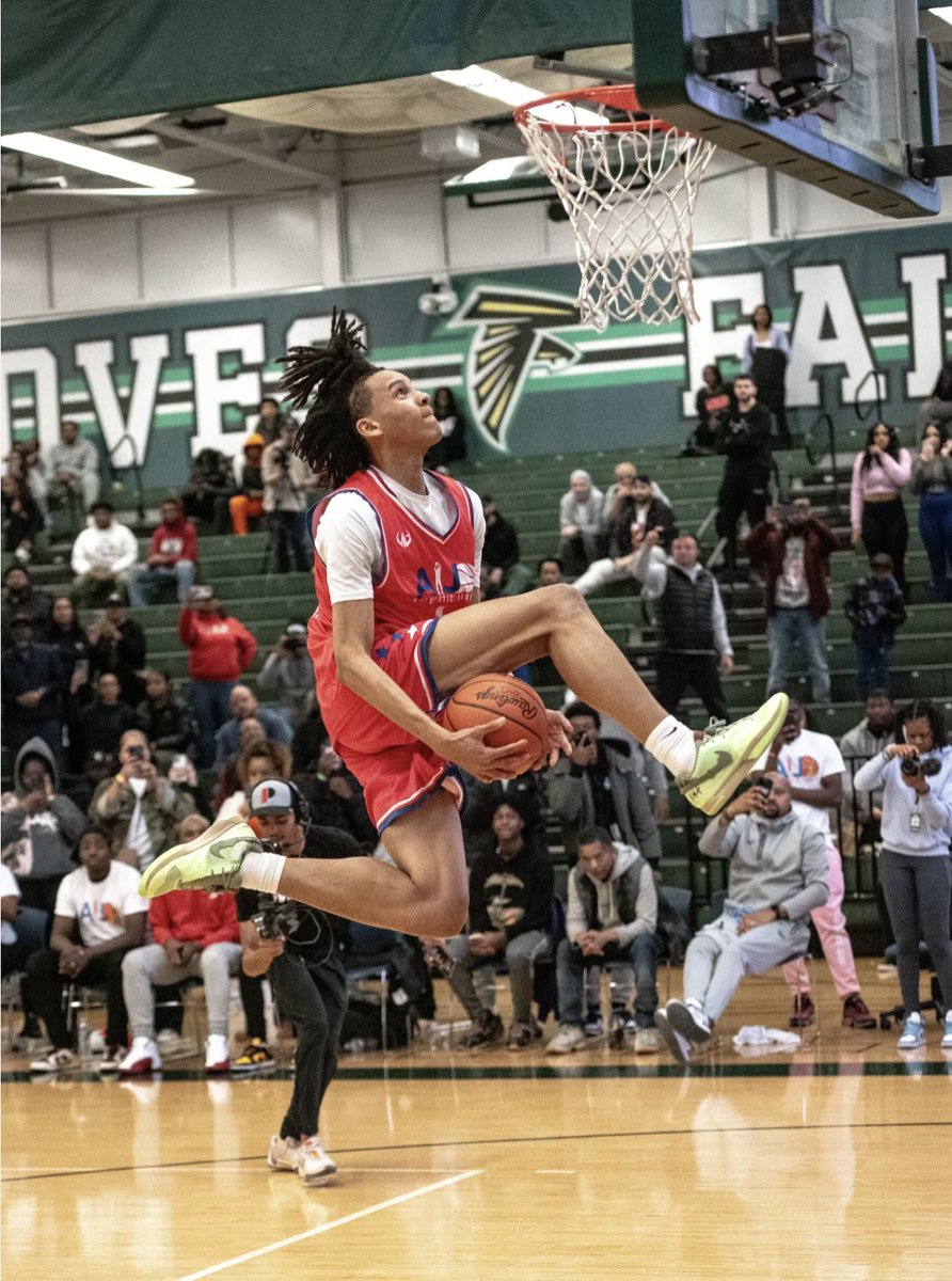 John Simpson! Showed out at the All Star showcase at Groves HS yesterday!  Class of 2025 Guard/ Forward combo is talented. Only big things to come!  Coaches need to get on this radar. He wont be available long!!!  Junior Highlights to follow! 💯
