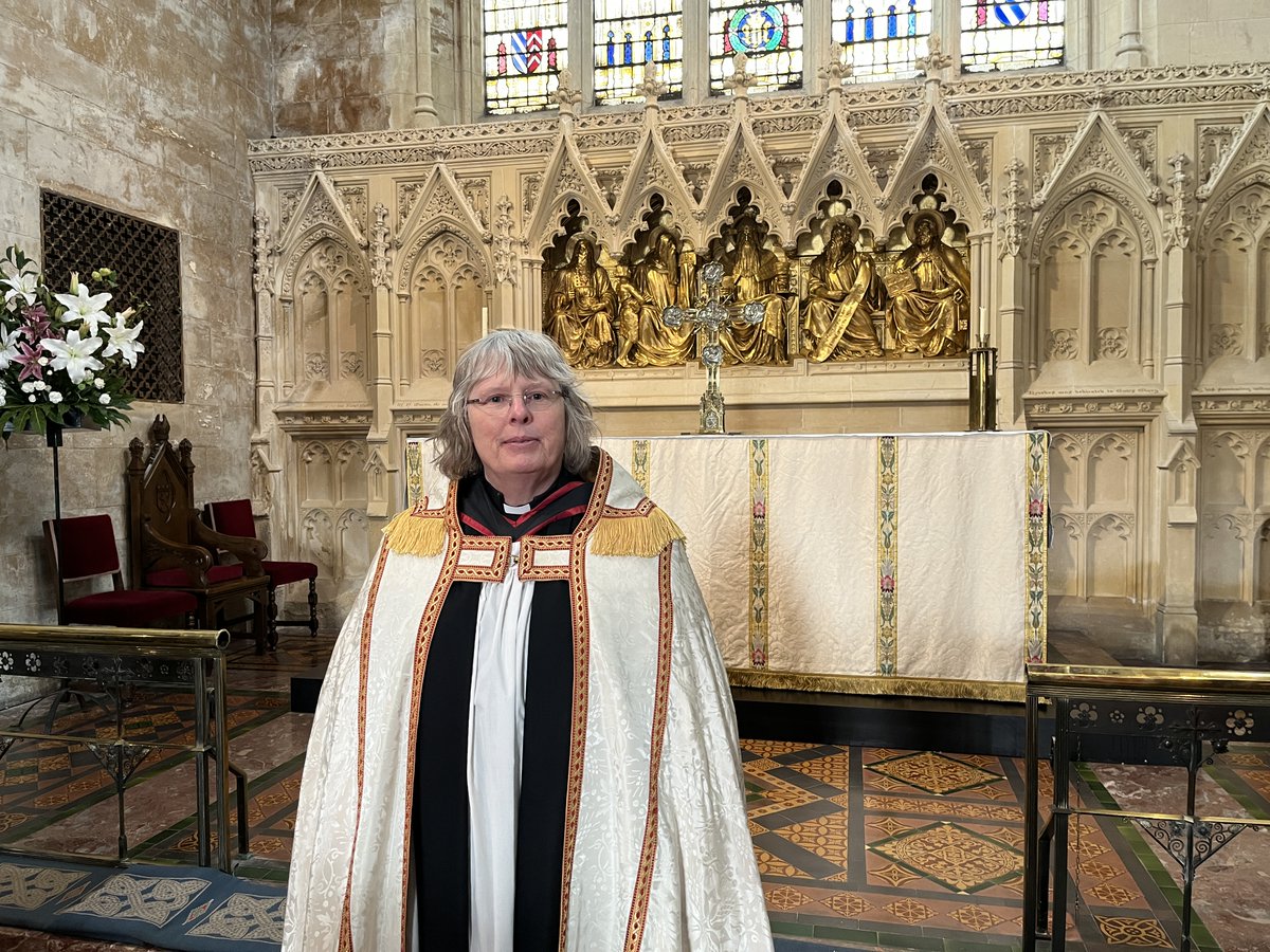 Now that Easter is celebrated with our 3 services I can now post that it is Transgender Day of Visability and so if anyone needs to see it. . . here I am just ahead of Evensong tonight in @stjohnscardiff where I am the vicar. #TDOV2024