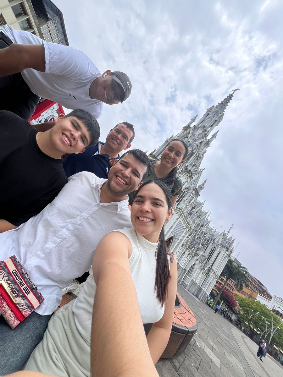 Marcomorav1's tweet photo. Lo lindo de la vida es compartir en familia 🥰 https://t.co/DtdKOfl4Ts