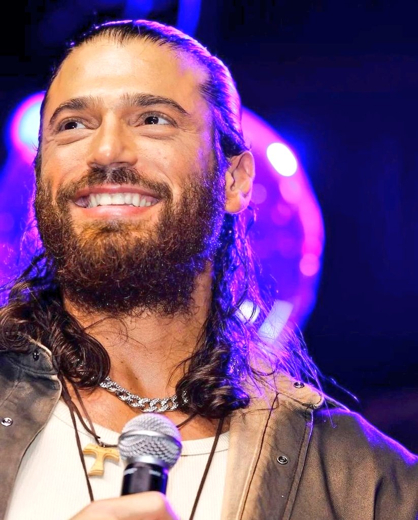 É esse o sorriso que amo ver!!! Que todos os seus sonhos e planos se realizem!! Você merece todo o amor do mundo 💕
#CanYaman
#BreakTheWallTourBrasil2024