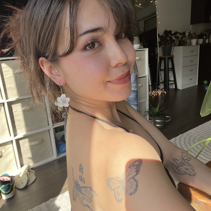 1 pic. Face &amp; feet 🩵 https://t.co/yUxjTcYRQt<a href="/tag/pedicure"class="tags"><span>#pedicure</span></a>