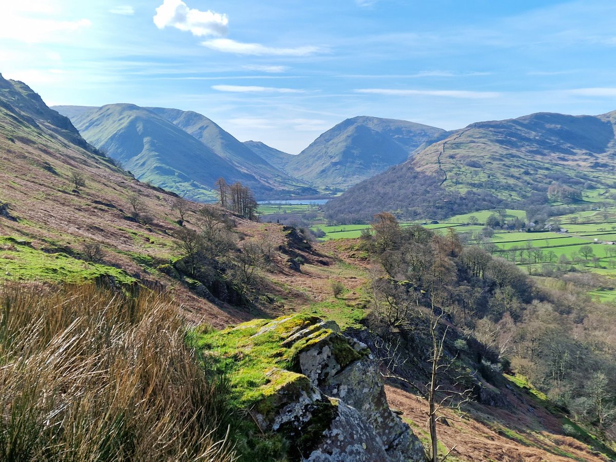 sammartinart's tweet photo. A wander to Angle Tarn and Hartsop today. Very busy on the fells π #hartsop #angletarn #lakedistrict #patterdale #cumbria https://t.co/ryPtabIgHF