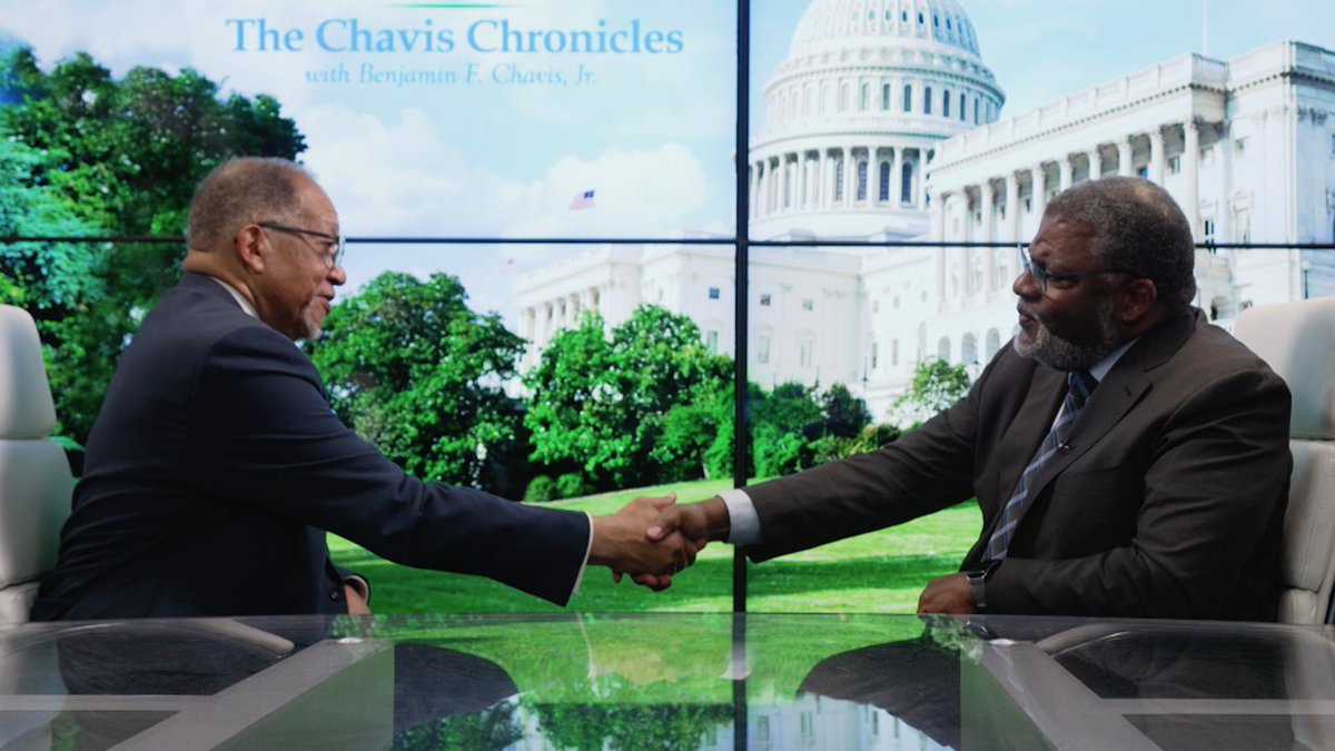 Hope_Enterprise's tweet photo. 📺 This Easter, don't miss a special "The @Chavischronicle" on @PBS! HOPE CEO Bill Bynum @HopeCUbill joins @DrBenChavis to explore how financial services can uplift communities.🌱A perfect Easter watch in partnership with @WellsFargo. 

Details &amp; times: https://t.co/U9G4hSaGyT https://t.co/UjIjIjvm4D