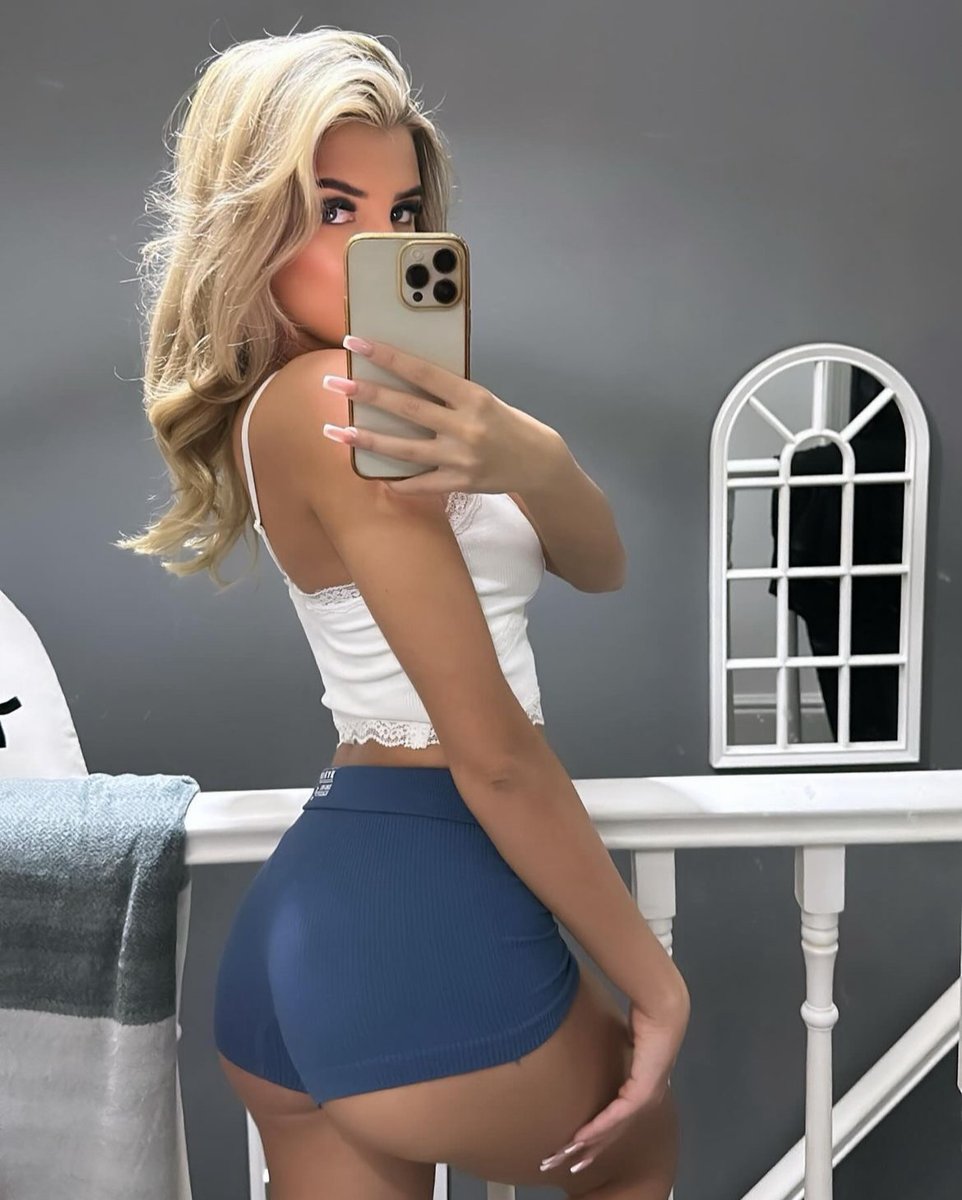 AluaCreators's tweet image. Meet the stunning Lucy May from the UK! Even with the phone nearly covering her face, her beauty shines through✨. Curious about her plans for a relaxing Sunday? Why not reach out on Alua and enjoy a delightful chat! 💓

💌 Alua : alua.com/barbie

#Alua #Aluamodel