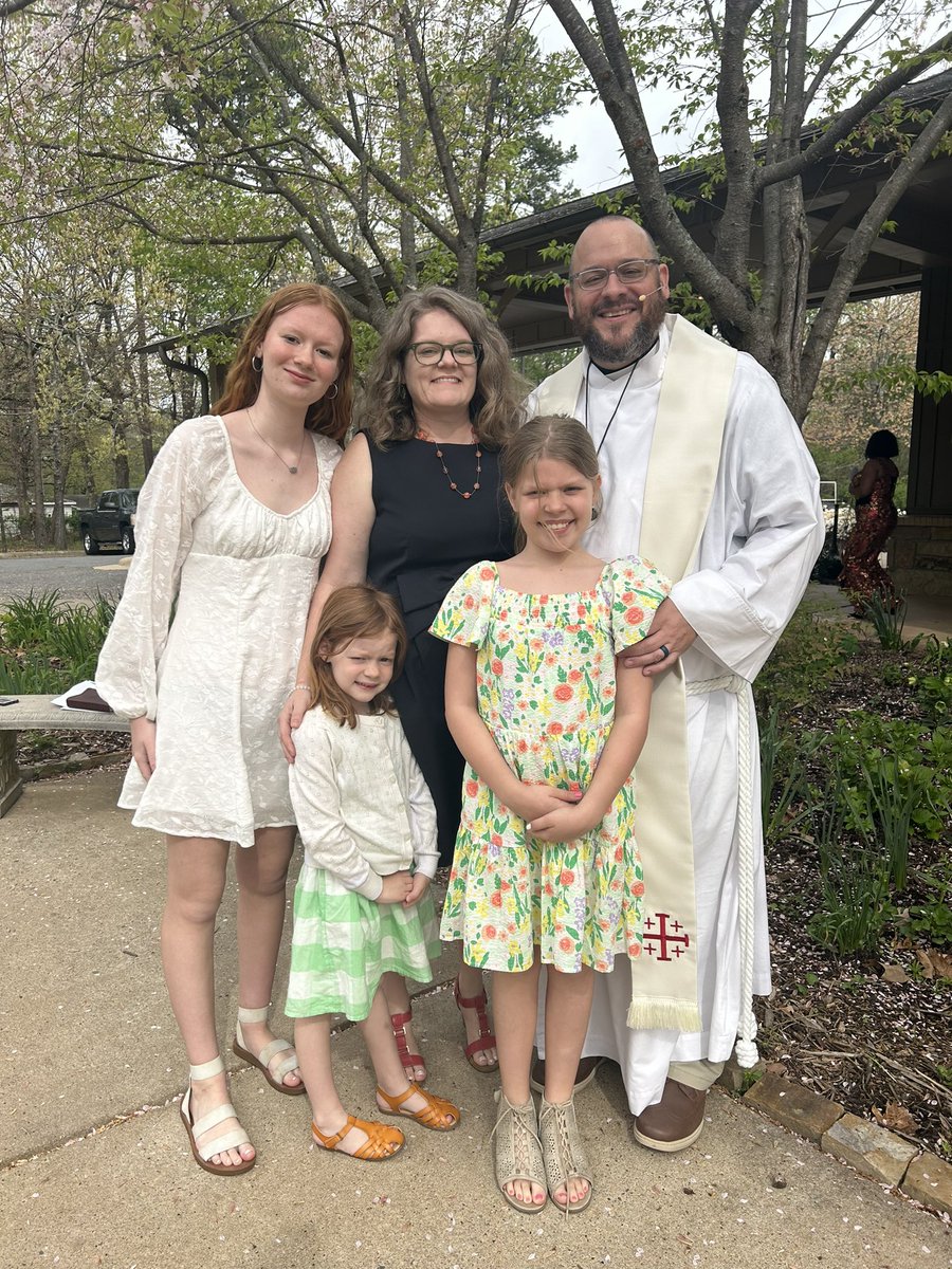 _rylandbrown's tweet photo. Happy Easter! https://t.co/M8IHE1GZmX
