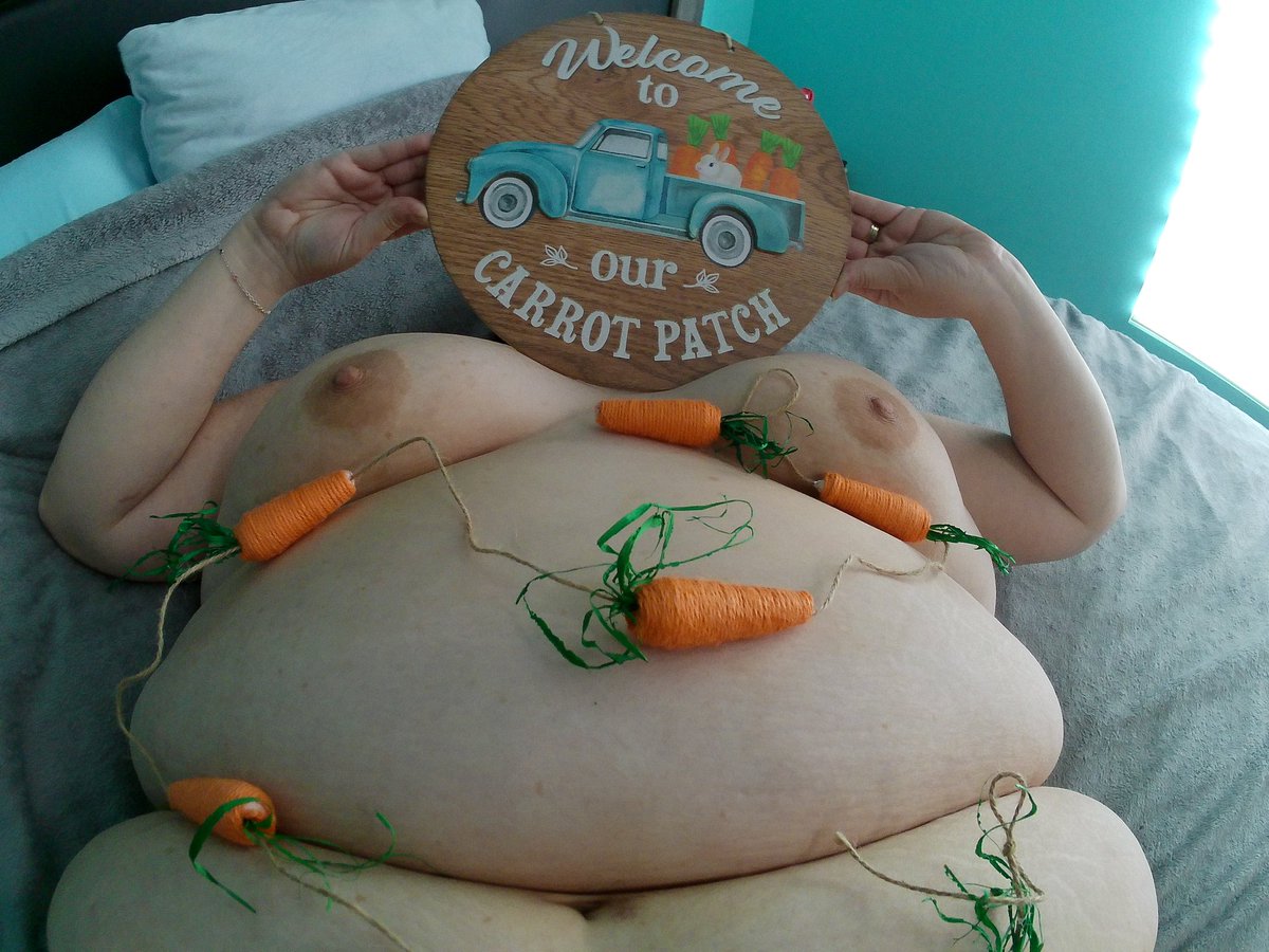 KinkyQueen23's tweet photo. Happy Easter!  Time to plant your carrots in my juicy patch!  Only $5 per month!
https://t.co/p4nXqAQ7Q3 
#bbwporn #bbw #ssbbw #sellingcontent #nsfw #milf #slut #onlyfans #onlyfansbbw #onlyfansssbbw #buyingcontent https://t.co/ZkvaXtLk37
