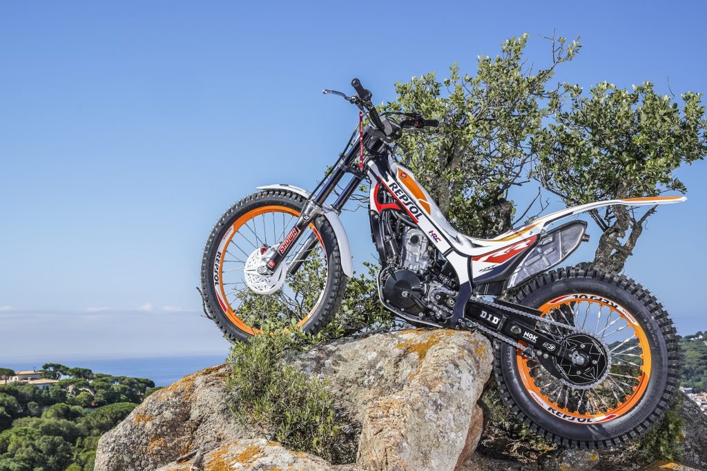 Can you see yourself as the next #ToniBou? One step closer to that is by bagging a brand new #Montesa #MRT301 in the awesome #Repsol colours for only £6999 instead of paying the RRP of £8799. Saving you a cool £1800 Call anytime over Easter on 📞 0800 975 2669 to secure yours!