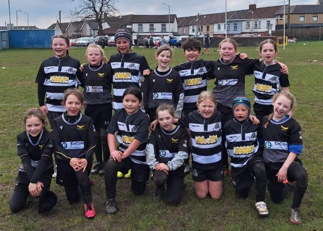 U10s went on there iwn eggshaped hunt today, as they played Rhinos in a friendly game away. Thanks to @RhinosGirls for hosting the team 👏🏉 Well done to all players, hope you enjoyed your Easter eggs when you got home 🥚🥚 #EasterSunday #BecomeaHawk @sarahjonesyx