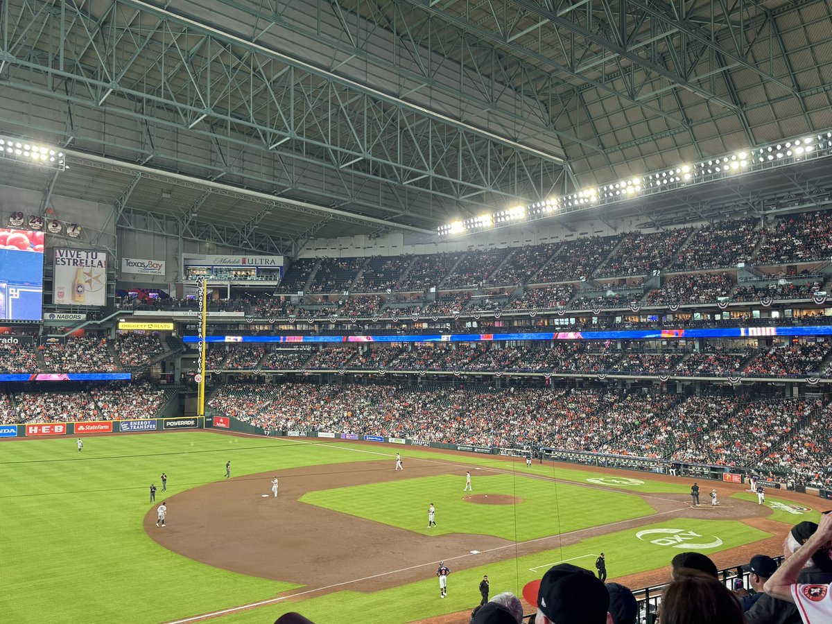 yaffanyc's tweet photo. When you’re a Jew at Easter, and Da Bronx Bombers are playing in your newish home city. #yankeesfanforlife https://t.co/5AmgOQ3hYV