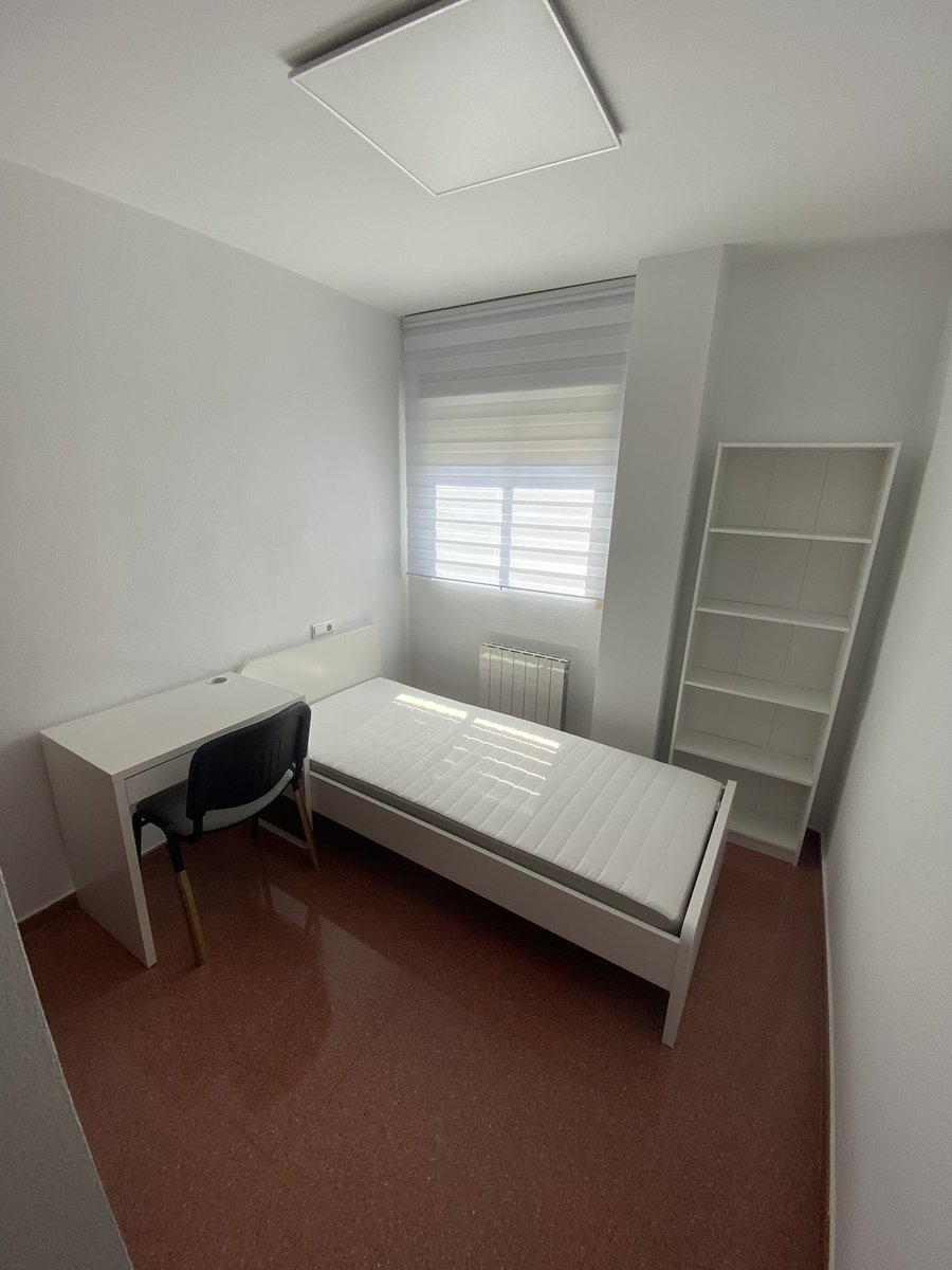 elenavaqueros's tweet photo. Buenass, buscamos compañera de piso para vivir el 2°cuatrimestre del curso 2024-2025 en Alcoy. El piso tiene 3 habitaciones, 2 baños salón y cocina.
Es un piso con mucha luz natural, cálido en invierno y fresco en verano.
Está a 4 minutos andando de la UPV, 7 minutos de la EASD. https://t.co/pKrE47vdko