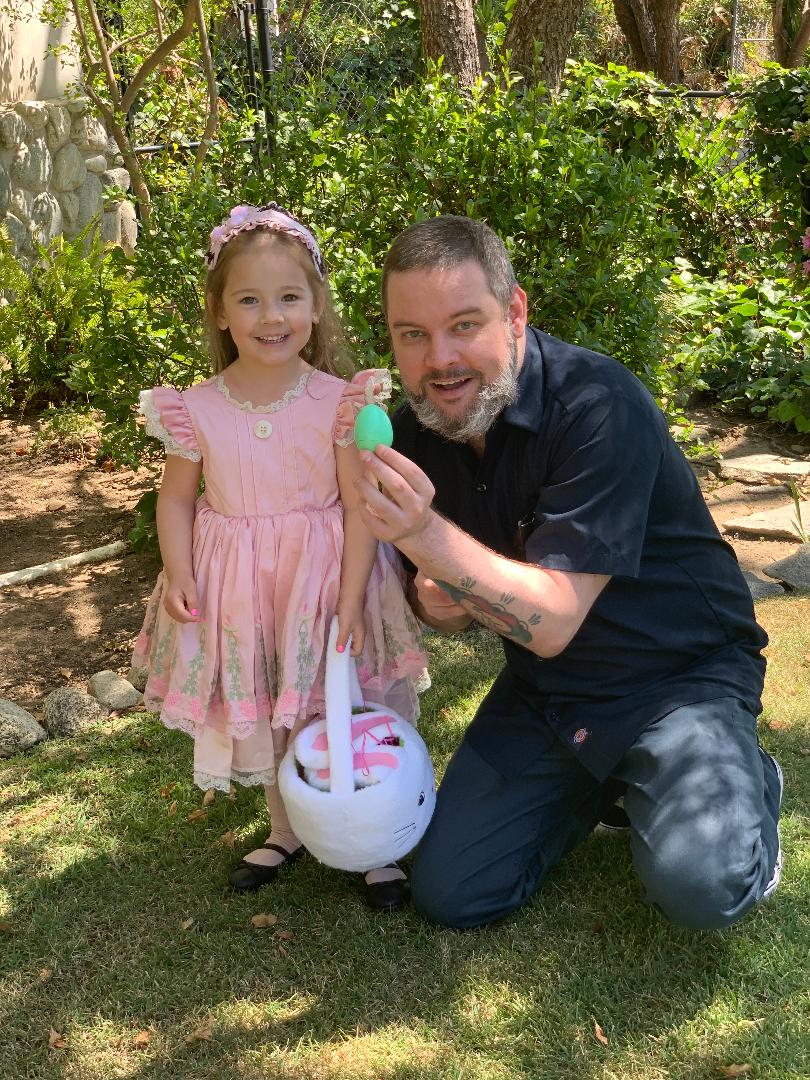 MarkHamill's tweet image. Easter Sunday At Stately HAMSTER MANOR
In many ways the perfect holiday in terms of bunny, colorful hidden eggs, baskets &amp;amp; much candy (chocolate, marshmallows, beans of jelly), also family including wife, all 3 children, granddaughter &amp;amp; trio of puppies.
#HallelujahHamills🙏🐰🥚
